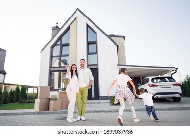 Photo Portrait Of Big Full Family Parents Waving Hand Greeting Spending Leisure With Little Children Playing Outdoors Bought House Car
