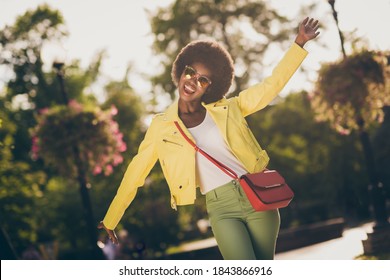 Photo portrait of girl with spread arms hands outside - Powered by Shutterstock