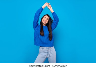 Photo portrait young girl overjoyed dancing wearing casual clothes isolated vibrant blue color background