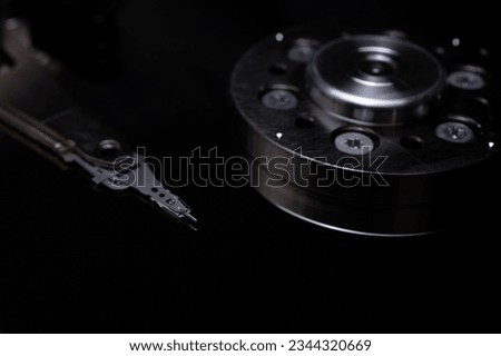 photo of the reading head inside the hard disk drive