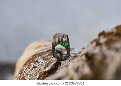 Photo Of A Ring Made Of Epoxy Resin Lying On A Texture Cut Of A Tree. Eco-friendly Material To Create Beautiful Things. Bright Unusual Gift For A Girl. Epoxy Resin Is Often Used For Decor.