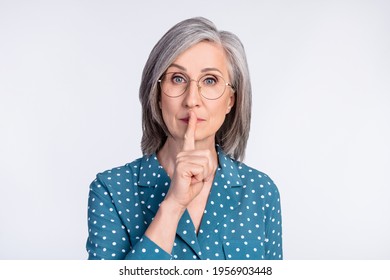Photo of serious old woman hold finger mouth lips silence tell secret isolated on grey color background