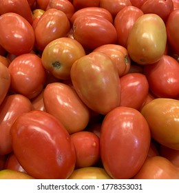 photo of a set of red tomatoes from botija para cosina on a wooden platform