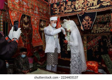 Photo Shoot For Instagram Portfolio, Wedding Reception During The Covid Period Mr. Julian And Mrs. Yosi In Lampung With The Concept Of Padang And Lampung Customs Running Smoothly 29 August 2021