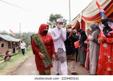 Photo Shoot For Instagram Portfolio, Wedding Reception During The Covid Period Mr. Julian And Mrs. Yosi In Lampung With The Concept Of Padang And Lampung Customs Running Smoothly 29 August 2021