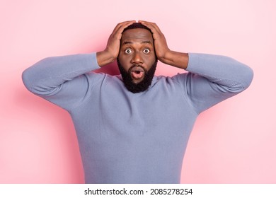 Photo Of Speechless Puzzled Confused Guy Hands Head Wow Reaction Wear Grey Shirt Isolated Pink Color Background