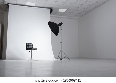 9,816 Chair for studio photography Images, Stock Photos & Vectors ...