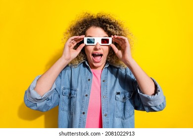 Photo Of Surprised Lady Imax Movie Special Effects Reaction Wear 3d Glasses Jeans Shirt Isolated Yellow Color Background