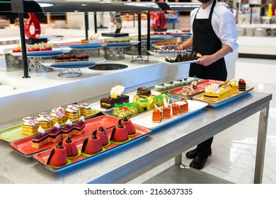 Photo Sweet Table Pastries And Cakes In The Hotel Bar With Staff