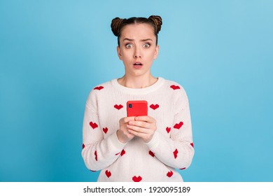 Photo Of Terrified Horrified Lady Hold Telephone Wear Heart Print Pullover Isolated Blue Color Background