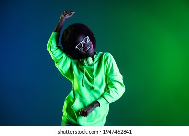 Photo Of Vintage 90s Lady Carefree Dance Wear Headphones Glasses Hoodie Isolated Gradient Green Neon Background