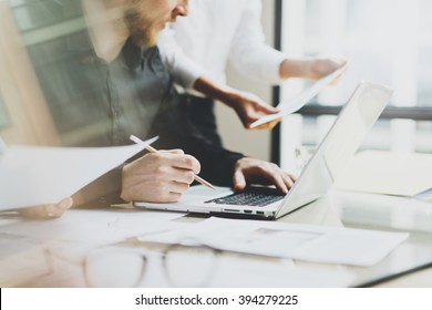 Photo young coworkers crew working and new startup project in modern loft  Pencil holding hands  laptop  analyze plans  Horizontal  film effect  blurred background