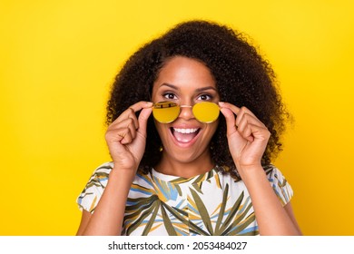Photo of young excited african lady amazed eyeglasses good news wow isolated over yellow color background