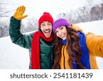 Photo of young excited couple happy positive smile make selfie wave hand hello hi vacation snowy park