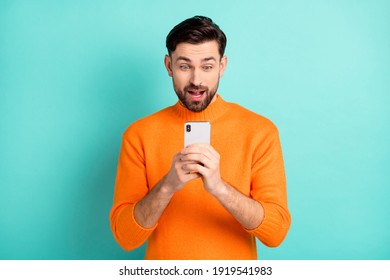 370,573 Man looking at phone Images, Stock Photos & Vectors | Shutterstock