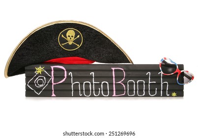 Photobooth Sign With Pirate Hat And Sunglasses Cutout