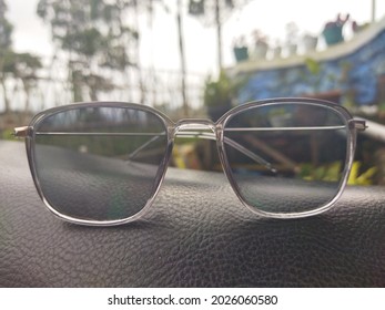 Photochromic Glasses With Black Lens