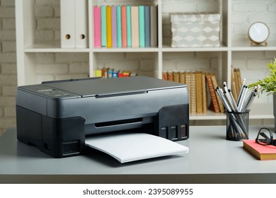 Máquina fotocopiadora para imprimir documentos en la oficina