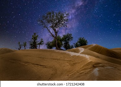 Photographing The Stars After Midnight Of The Picturesque Dubai Desert, Where The Stars Scattered In The Sky Appear As If They Are Pearls. Photographed On 22/02/2020