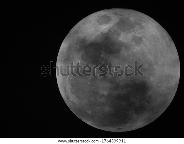 Photography of a moon in the Emirates and the\
Emirate of Dubai at\
night