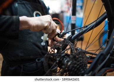 15,090 Bicycle workshop Images, Stock Photos & Vectors | Shutterstock