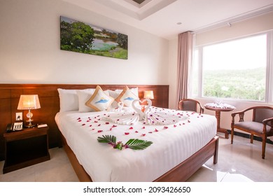 Phu Quoc City, Vietnam - October 2020: Beautiful Bright Bedroom In A Luxury Hotel With A Large Bed And Modern Furniture, Large Glass Doors Overlooking The Greenery. Luxury Resort Apartment.