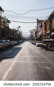 PHUKET CITY, THAILAND - Mar 19, 2018: A Vertical Vanishing Point Street View Of Phuket In Thailand