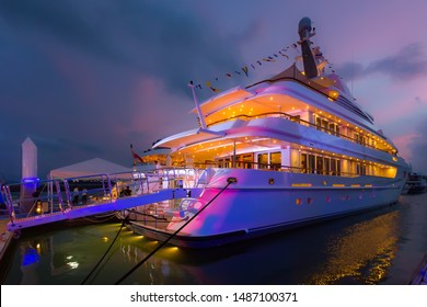 Phuket, Thailand - January 2017: Luxury VIP Life On Super And Mega Yachts. Happy Rich People Spend Their Holidays On Huge Ocean Superyacht. Classic Expensive Super Yacht Interior. Luxury Sea Party 