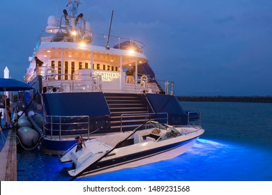 Phuket, Thailand - January 2017: Luxury VIP Life On Super And Mega Yachts. Happy Rich People Spend Their Holidays On Huge Ocean Superyacht. Classic Expensive Super Yacht Interior. Luxury Sea Party 