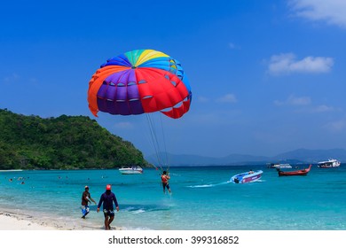 1,487 Parasailing Phuket Images, Stock Photos & Vectors | Shutterstock