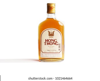 Phuketthailandjanuary 29 2018liquor Bottle Hong Thong ภาพสต็อก