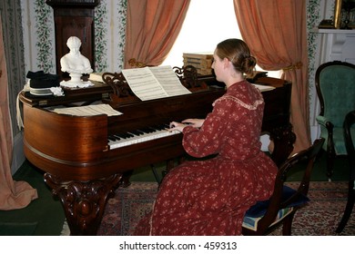 The pianist lady