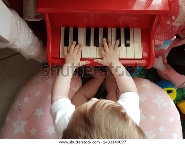 piano fingers toy