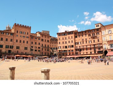 Piazza Del Campo, The Place Of Palio Horse Race, Sienna, Italy