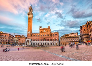 Piazza Del Campo In Siena, Italy