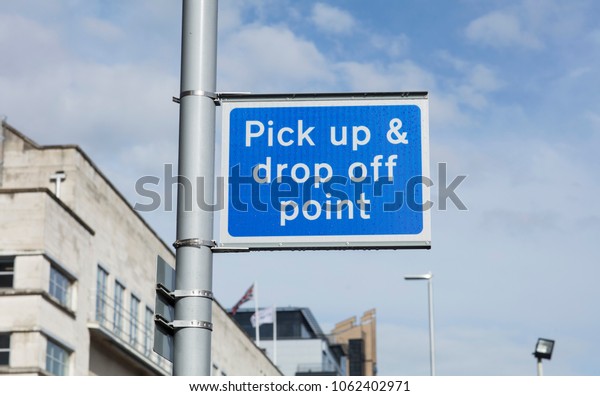 Pick up and drop off point, Station\
Road, Nottingham, Nottinghamshire, UK - 3rd April\
2018