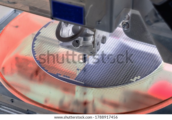 Pick up\
silicon die in silicon wafer in die attach machine in semiconductor\
manufacturing/negative color\

