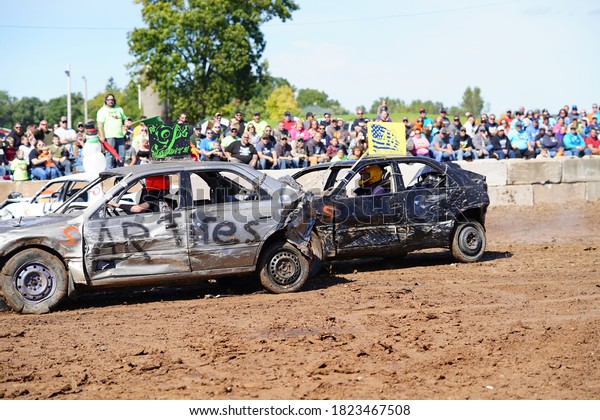 Pickett, Wisconsin / USA - September 18th, 2020:
hollywood motorsports entertainment held their annual paws for the
cause demolition derby.
