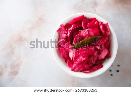 Pickled cabbage with beetroot and bay leaf
