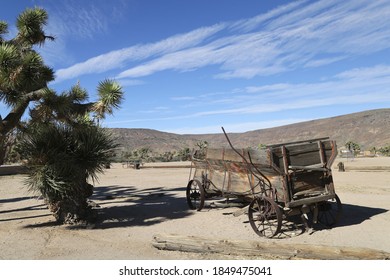 A picture of an abandoned wagon in Pioneertown, California