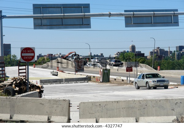      A picture of cars trapped on 35w bridge\
callapse in city of\
Minneapolis