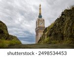 Picture of the clock tower in Mecca