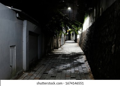 picture of a dark alleyway - Powered by Shutterstock