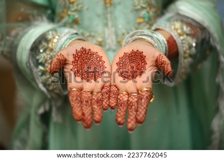 picture, Hina design with name, bridal mehndi picture, Nikkah bride mehndi picture, beautiful henna design, simple design,  tiki, red mehndi design, front hand mehndi, Henna fashion