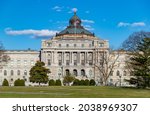 A picture of the Library of Congress building as seen from the lawn across the street.