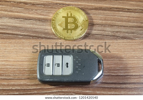 A picture of\
a man pay a car by using\
Bitcoin.