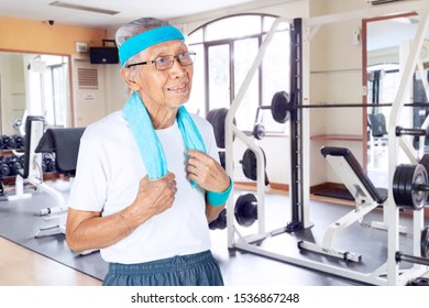 Picture Of A Pensive Old Man Wearing Sportswear While Looking At Up In The Gym Center