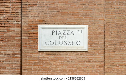A picture of the plaque at the Piazza del Colosseo.