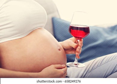Picture of pregnant woman with alcohol
