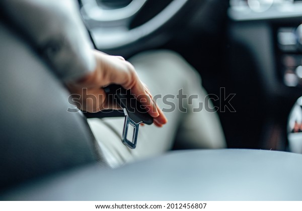 Picture of a seat belt, making sure the driver is\
safe during a ride.